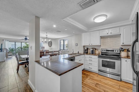 Sand Dollar 112 Apartment in Redington Shores