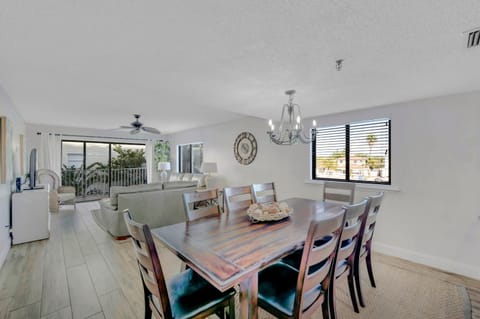 Sand Dollar 112 Apartment in Redington Shores