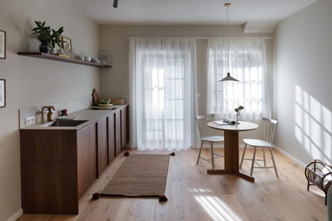 Dining area, kitchen