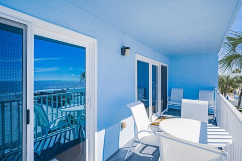 Day, Summer, Balcony/Terrace, Seating area, Sea view