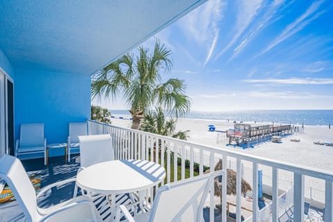 Day, Balcony/Terrace, Seating area, Beach, Sea view