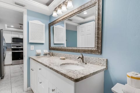 Day, Bathroom, furniture, microwave, oven, air conditioner