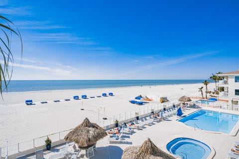Property building, Day, Summer, Beach, Sea view, Swimming pool