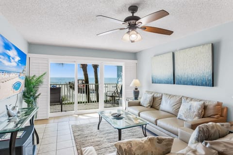 TV and multimedia, Balcony/Terrace, Living room, Seating area, Sea view, furniture