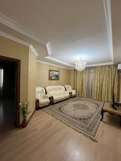 Photo of the whole room, Seating area