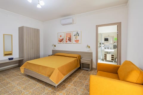 Bed, Photo of the whole room, Bedroom, air conditioner