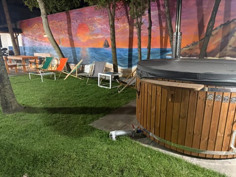 Hot Tub, Swimming pool