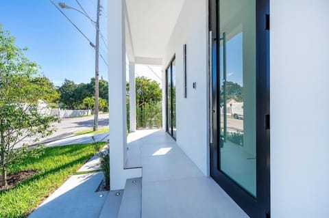 Luxe Pool House in North Miami Perfect for Groups House in Aventura