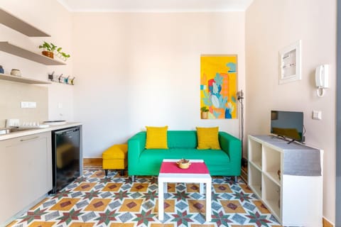 Seating area, kitchen