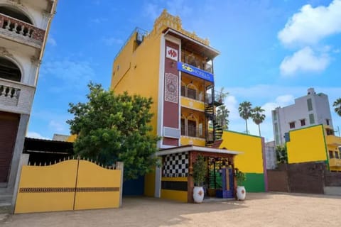 Facade/entrance