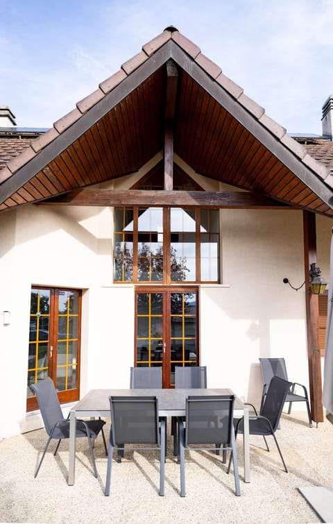 Villa la Ville 7 places Villa in Canton of Vaud