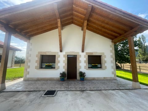 Property building, Facade/entrance, Balcony/Terrace