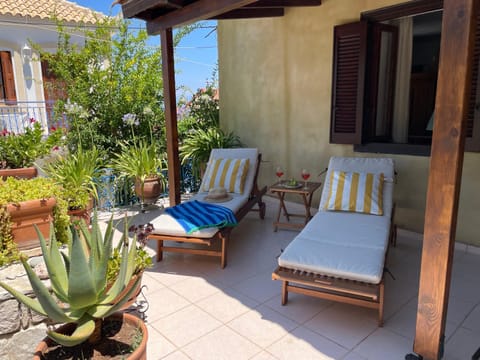 Seating area, sunbed