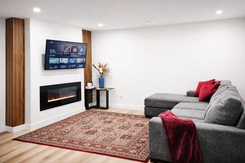 TV and multimedia, Living room, Seating area, Evening entertainment