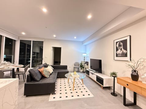 Communal lounge/ TV room, TV and multimedia, Living room, Seating area, Evening entertainment