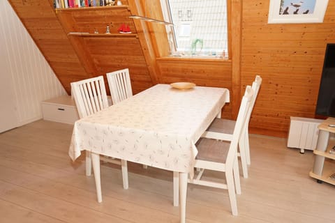 Zeltdachhaus mit Parkplatz vor der Haustür - W-LAN House in Damp