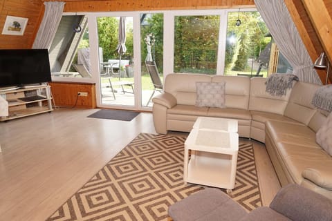 Zeltdachhaus mit Parkplatz vor der Haustür - W-LAN House in Damp