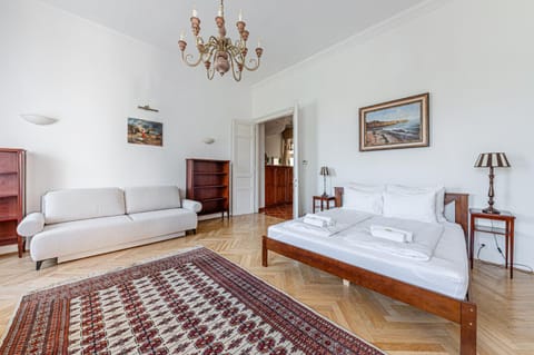 Bed, Photo of the whole room, towels