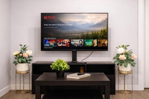 Communal lounge/ TV room, TV and multimedia, Evening entertainment