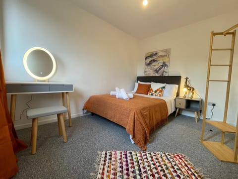 Bed, Photo of the whole room, Bedroom