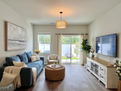 Communal lounge/ TV room, TV and multimedia, Living room, Seating area