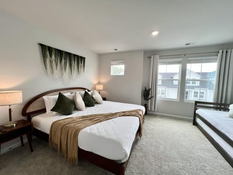 Bed, Photo of the whole room, Bedroom