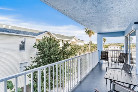 Day, Neighbourhood, Garden, Balcony/Terrace, Seating area, furniture