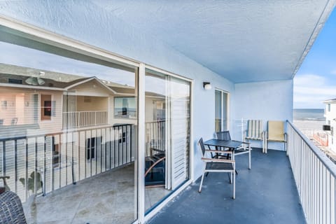 Day, Balcony/Terrace, Seating area, Sea view, furniture