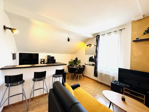 TV and multimedia, Kitchen or kitchenette, Living room, Dining area