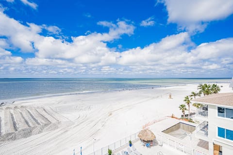 Sand Dollar 409 Apartment in Redington Shores
