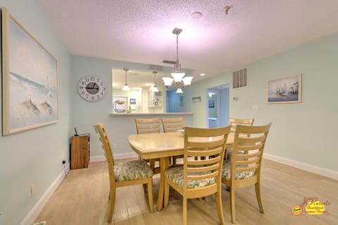 Sea Breeze 207 Apartment in Madeira Beach