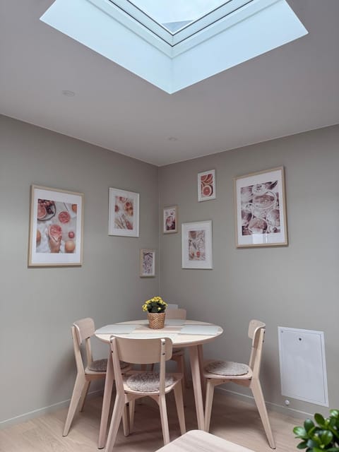 Seating area, Dining area