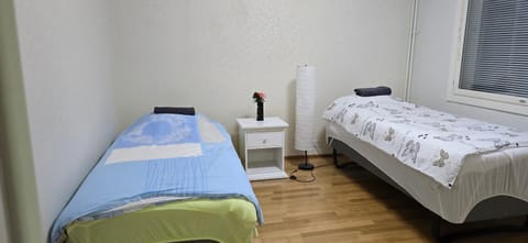 Vantaa ZoneB apartment for one to five persons and 20min by train from Airport and Helsinki City and one car park Apartment in Helsinki