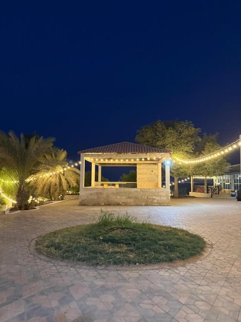 Night, Seating area
