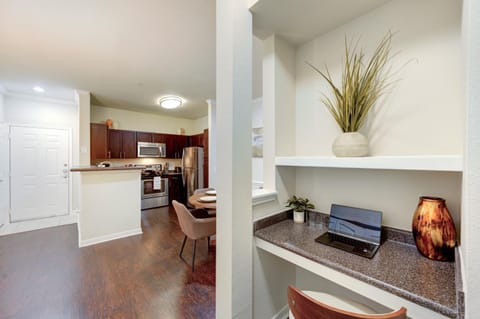 Mid-Century Gem Apartment in The Woodlands