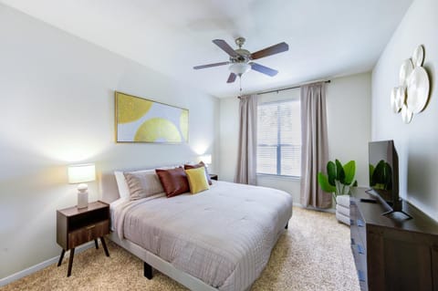 Mid-Century Gem Apartment in The Woodlands