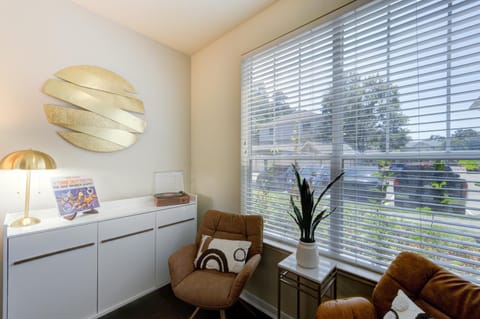 Mid-Century Gem Apartment in The Woodlands