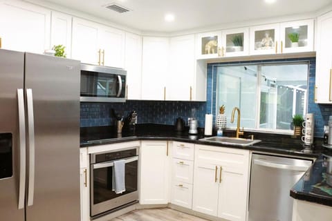 Pelican's Perch in Downtown EGAD House in Melbourne