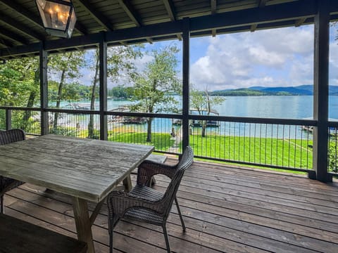 Lakeview Landing House in Morganton