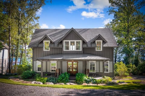 Lakeview Landing House in Morganton