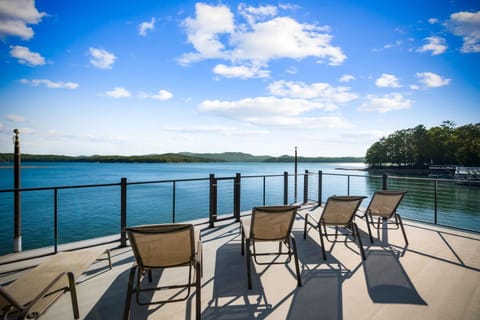 Lakeview Landing House in Morganton