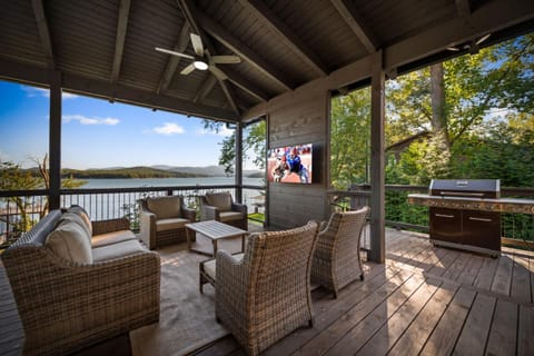 Lakeview Landing House in Morganton