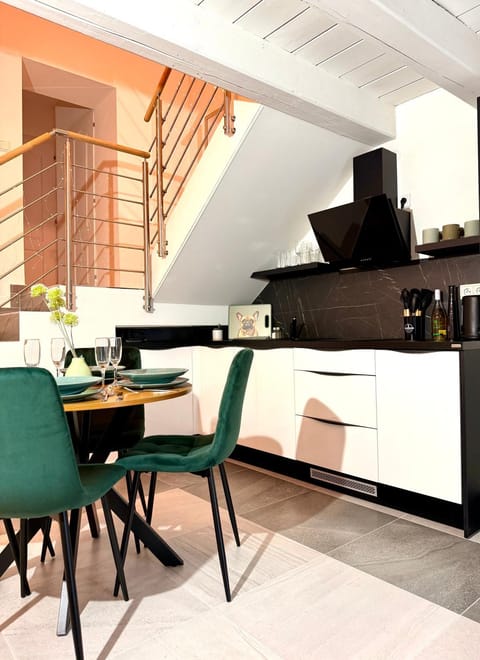 Kitchen or kitchenette, Seating area, Dining area