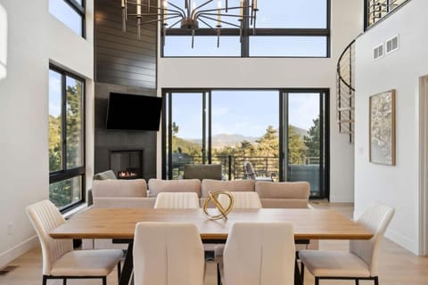 Modern Mtn Escape! Hot Tub Fireplace Views! House in Bailey