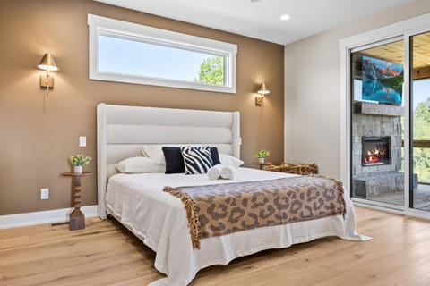 NEW Spacious Clarkson Getaway w Games & Yard House in Nolin Lake