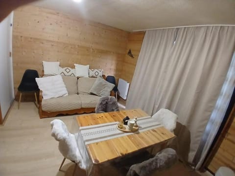 Le corbier apart 6 pers , 1er etage vue pistes Apartment in Villarembert