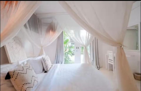 Steps to Canggu Beach Large Villa Villa in North Kuta