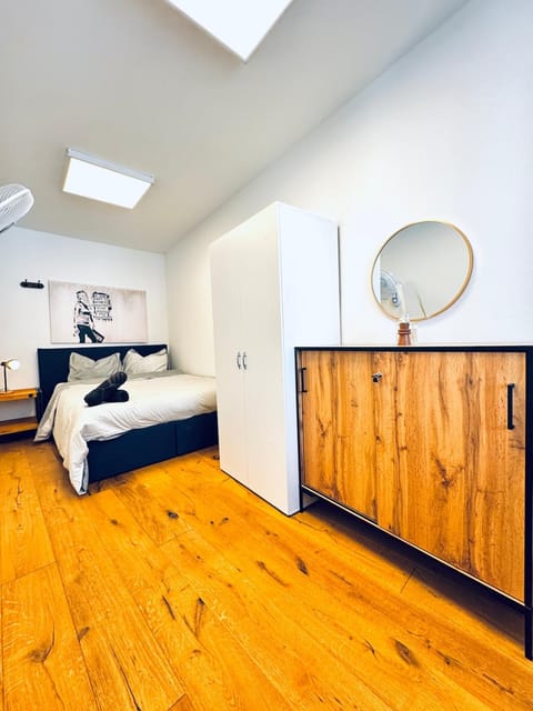 Bed, Bedroom, wardrobe