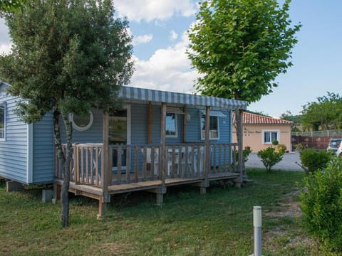 Mobil home confortable avec terrasse pour 6 personnes - API-1-52-393 Campground/ 
RV Resort in Provence-Alpes-Côte d'Azur