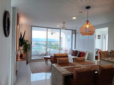 Natural landscape, TV and multimedia, Living room